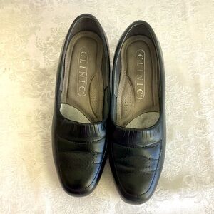 Clinic black shoes size 6